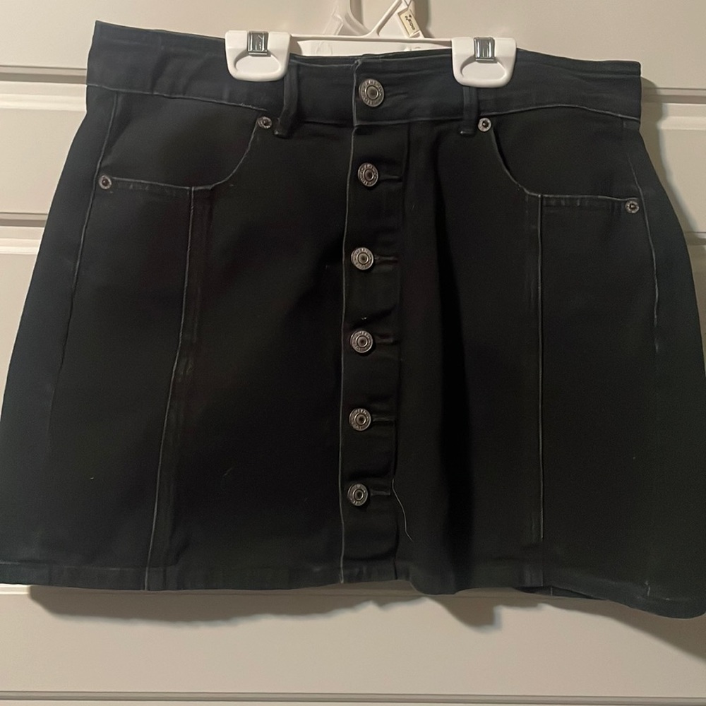 Women’s American Eagle black denim skirt size 6